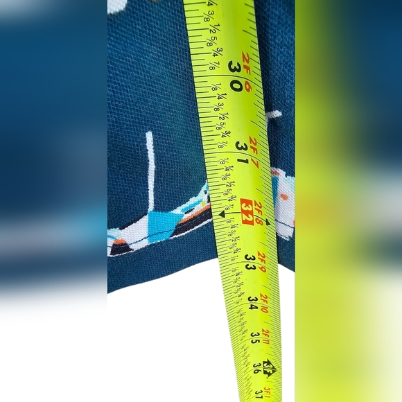 Lands' End - Men's Traditional Fit Polo with Graphic Abstract Design L/Tall - Picture 6 of 7